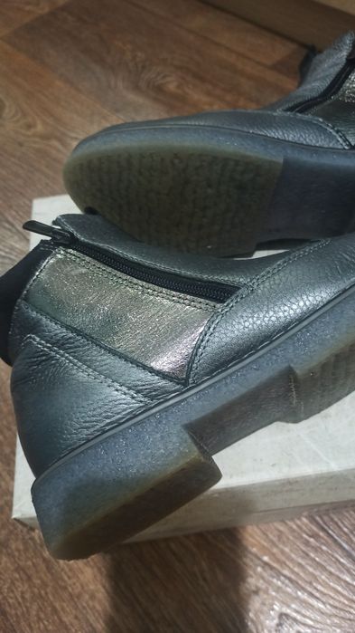 Продам ботинки осенние для девочки