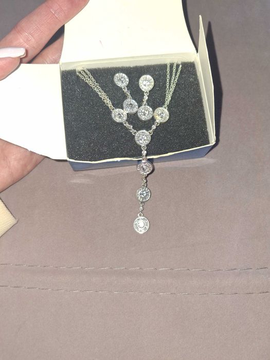 Комплект Avon колие и обици