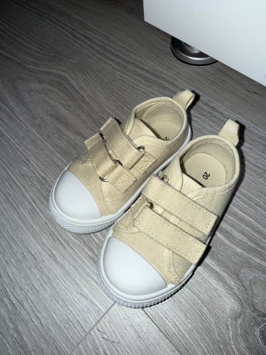 Tenisi bej , marime 20