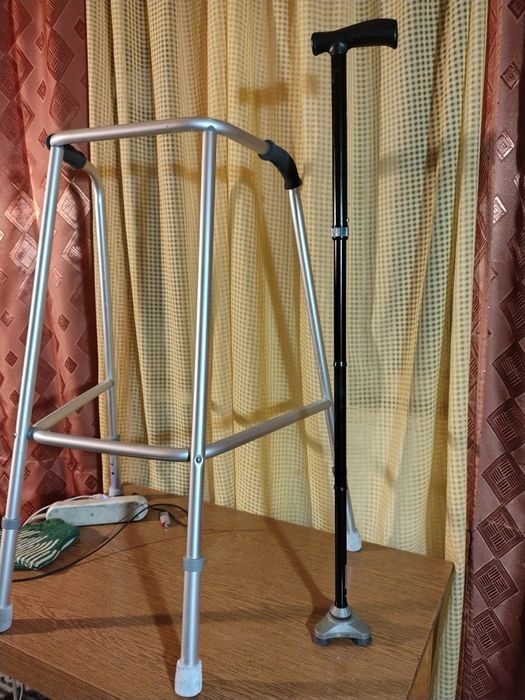 Cadru metalic și baston