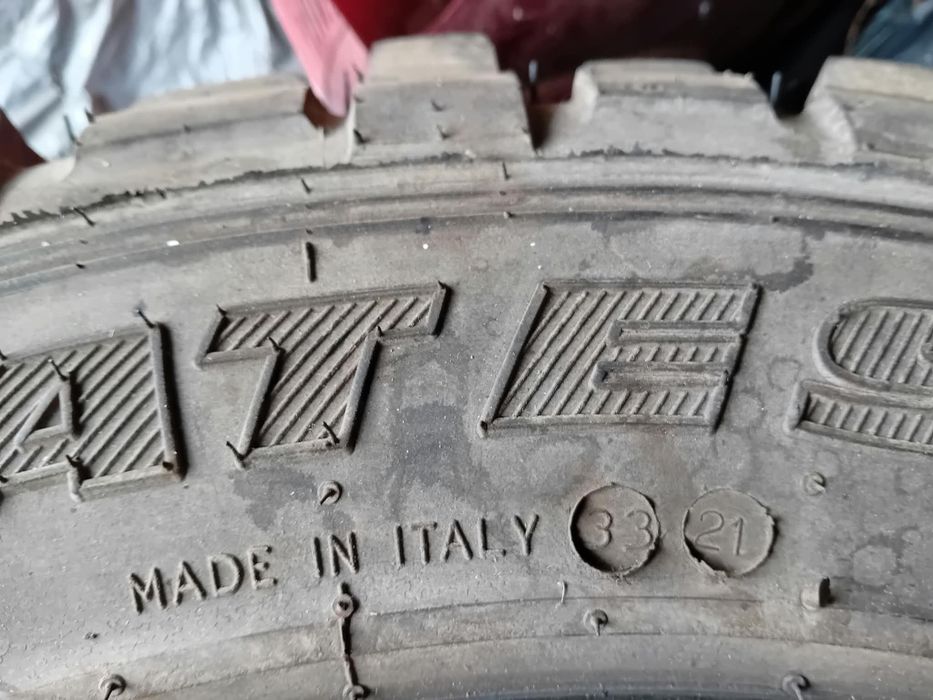 Vând anvelope pentru Jeep