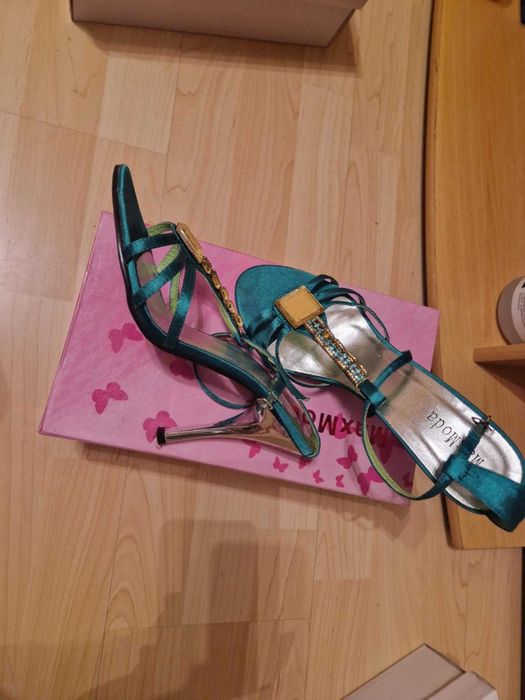 Обувки - Сандали