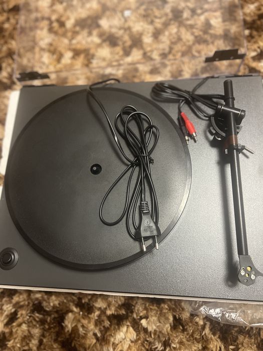 Vand gramofon rega planer 1 nou