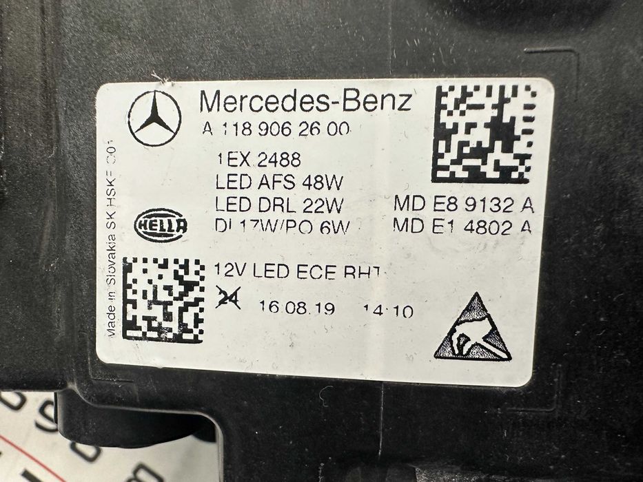 Фарове фар десен Mercedes CLA 118 farove far Мерцедес ЦЛА 118