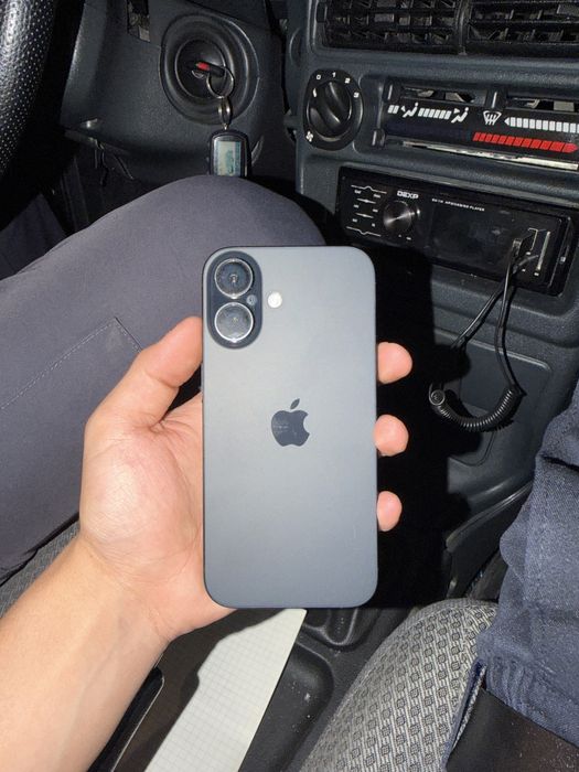 Iphone 16.        .