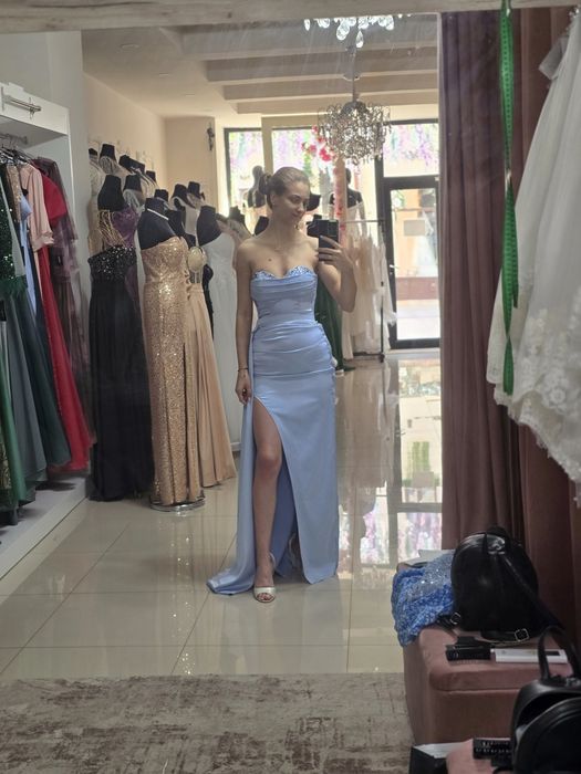 Vand rochie cu trena detasabila