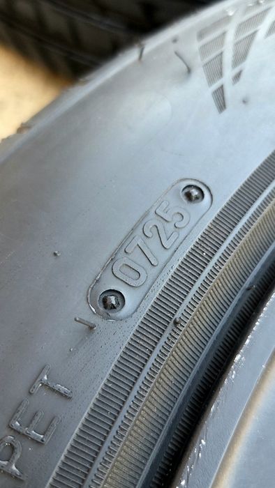 Диски R21 с летней резиной.