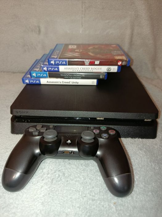 Consola PLAYSTATION 4 slim  + 4 jocuri + 1 controller