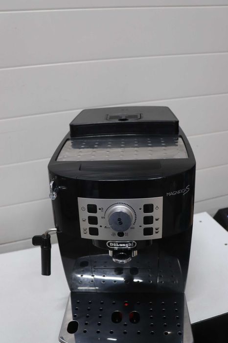 Кафеавтомат De'Longhi Magnifica S 1450W, 5вида напитки, 15 bar