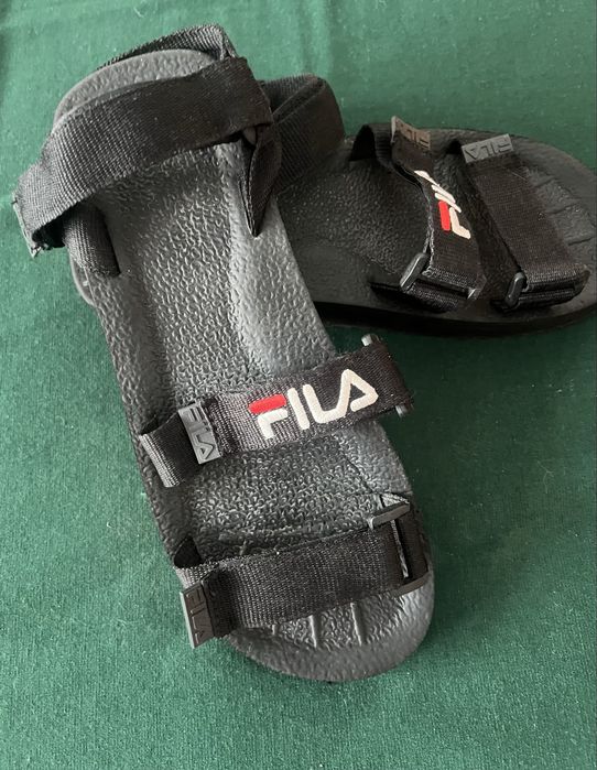 Sandale usoare, confortabile, cu talpa plata, benzi cu scai de la Fila, marimea 40