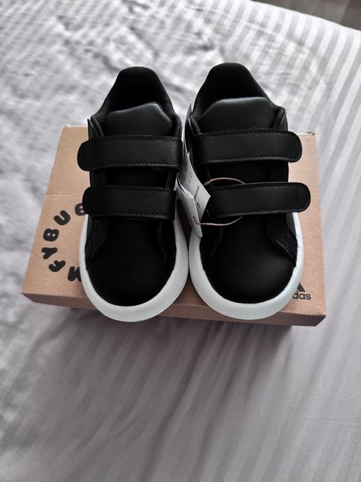 Adidași noi Adidas bubble 25,5