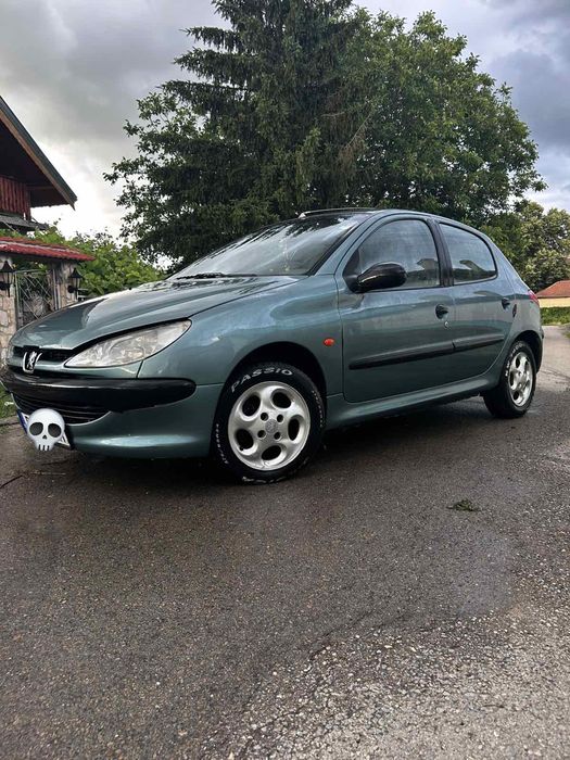 Продавам Peugeot 206 Hatchback