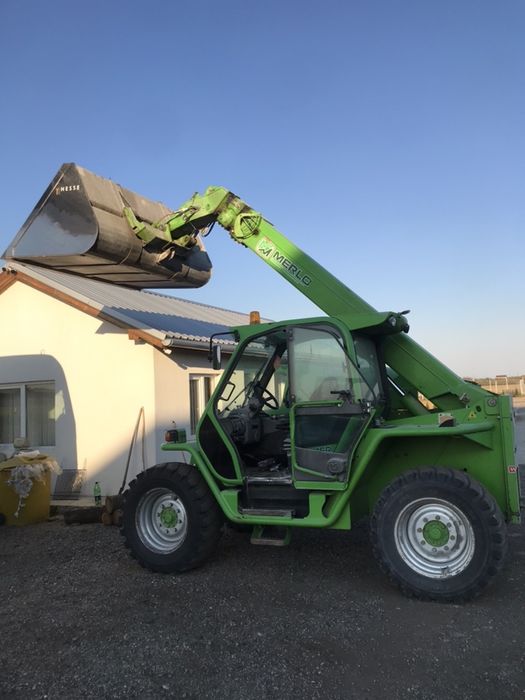 Inchiriez buldoexcavator,cilindru compactor, camion 8x4