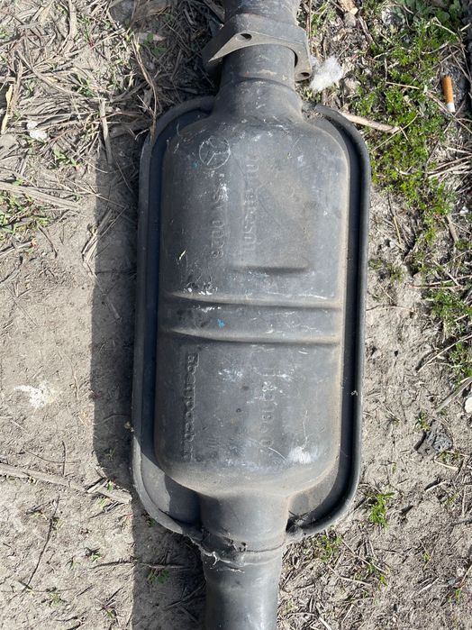 Продам средний глушитель на мерседес