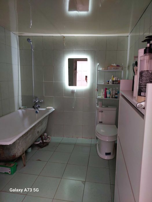 Uy sotiladi srochno!