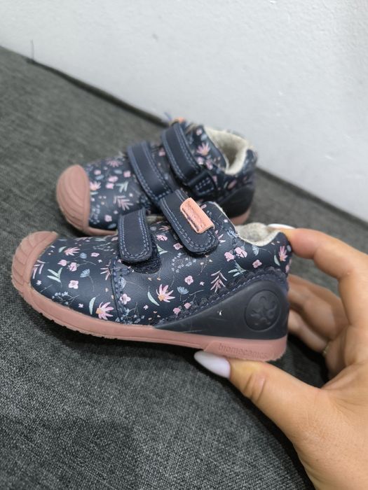 Sneakers biomecanics mărimea 21 imblanite cu lână, perfect pt toamna iarna