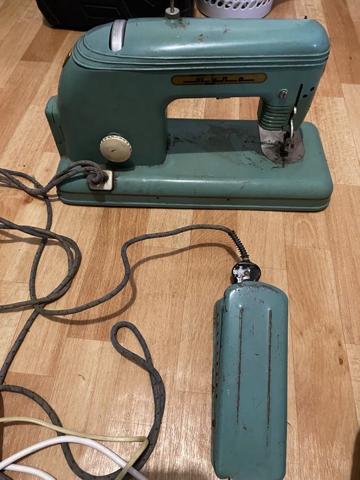 Продам совецкие швейные машинки