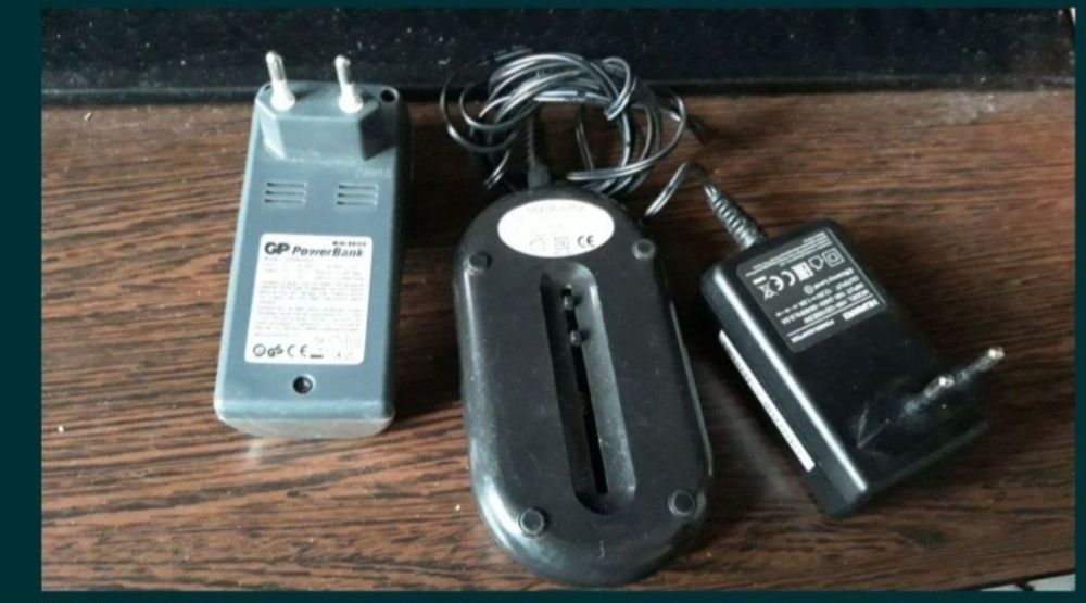 incarcator universal acumulatori si baterii