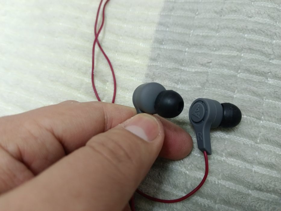 Продам наушники вакуумные проводные