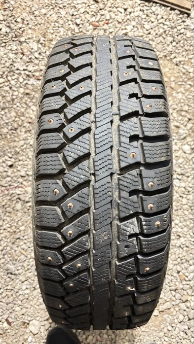 Продам зимний покришки комлект 4 штуки.