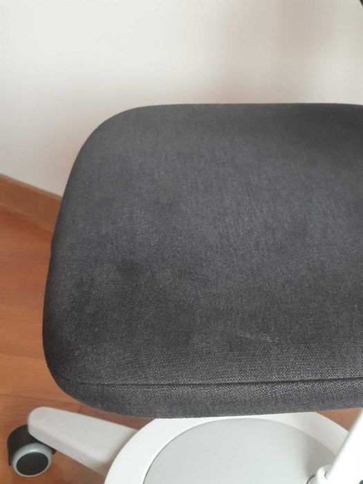 Стол за бюро подходсш за деца,, ергономичен