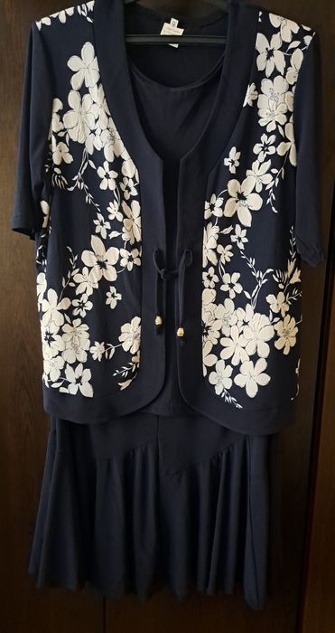 Дамски костюм от две части