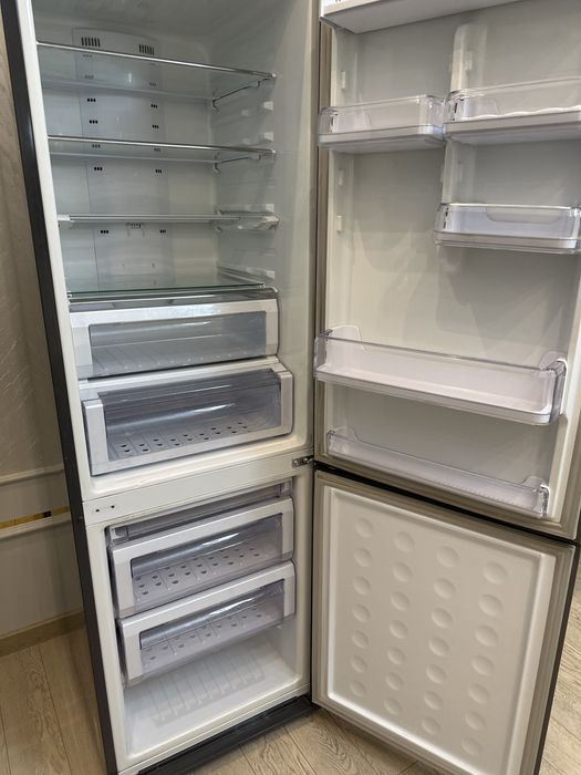 Холодильник Samsung