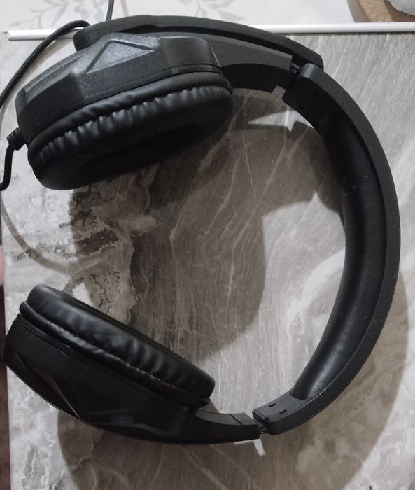 Продам игровые наушники с микрофоном