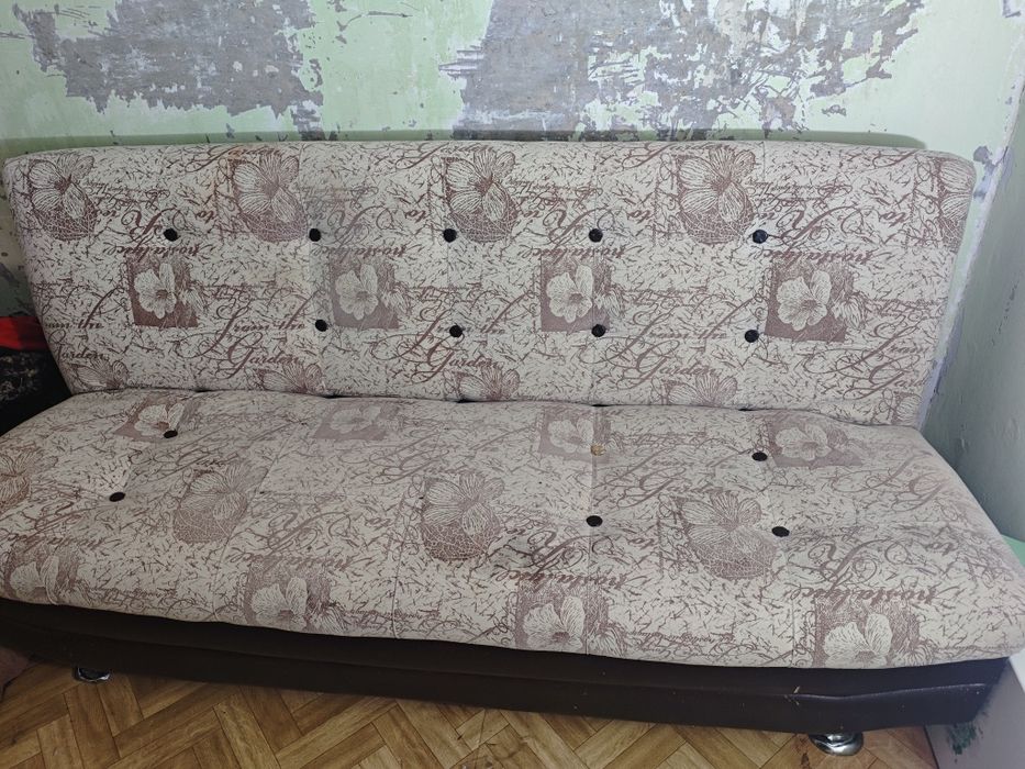 Раскладной диван в хорошем состоянии