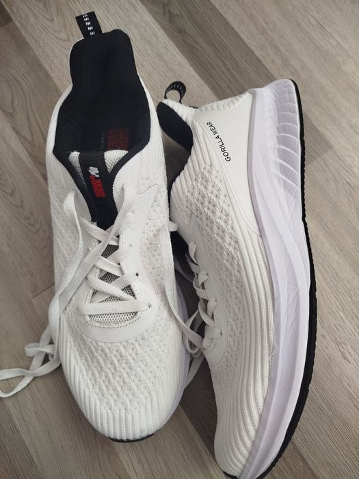 Маратонки Adidas Ultra Boost, Adidas и Gorilla Wear