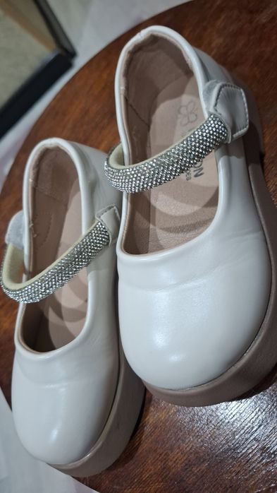 Продам туфельки для девочки