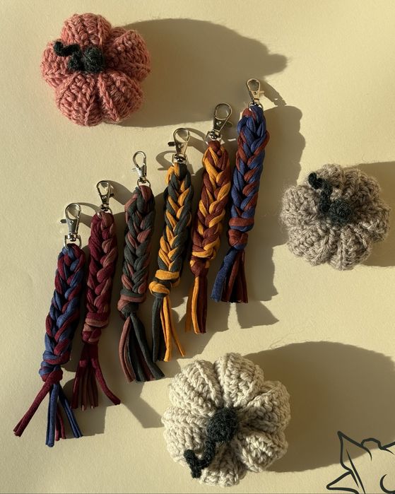 Handmade плетени ключодържатели и чармове