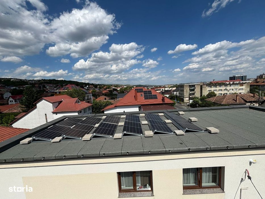 Casă  cu două apartamente și spațiu comercial,parter,etaj,etaj retras