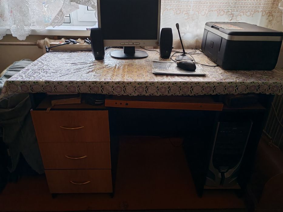 Компьютерный стол.