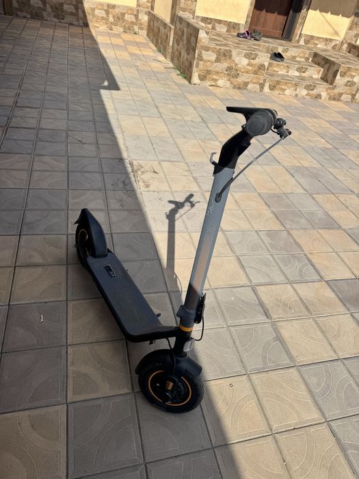 Vand trotineta electrica  in stare perfecta folosita foarte putin