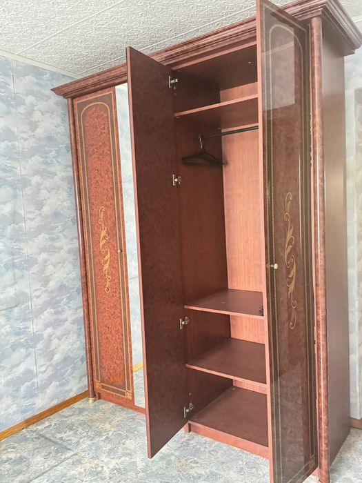 Шкаф  платяной четырехстворчатый