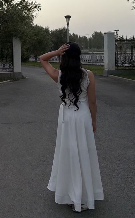 Платье белое, на выход