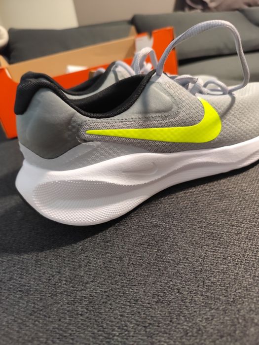 Маратонки  Nike Revolution 7