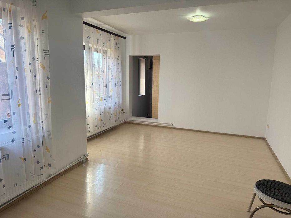 Casă D+P - 195 mp, ideală și pentru birouri/cabinete etc, Târgoviște