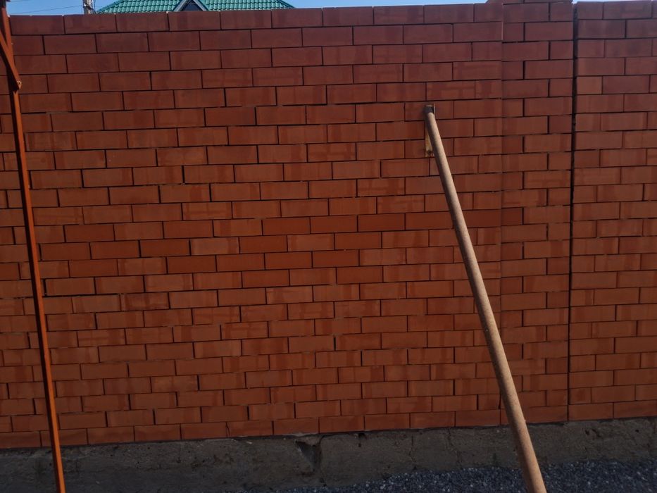 Разбор кирпичного забора