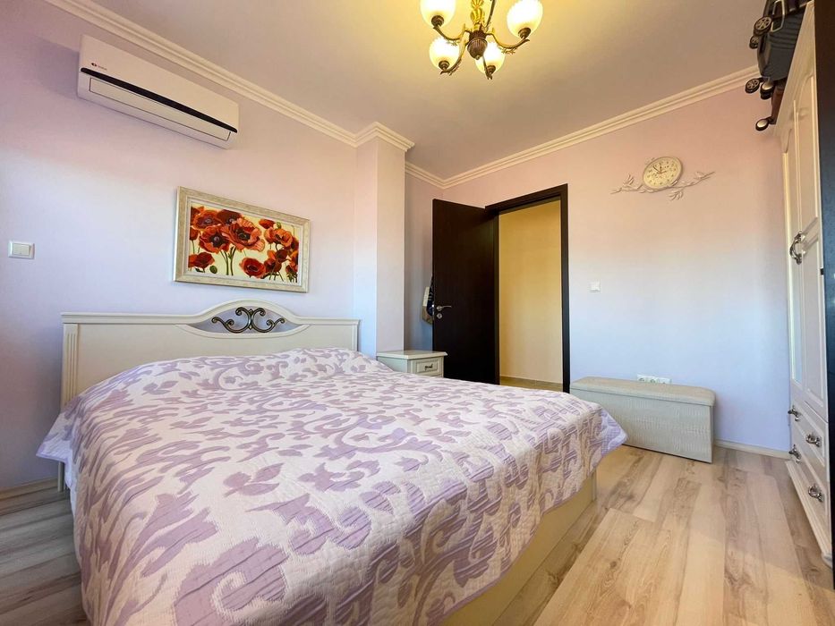 Четиристаен апартамент над яхтено пристанище, Гледка море, Втора линия