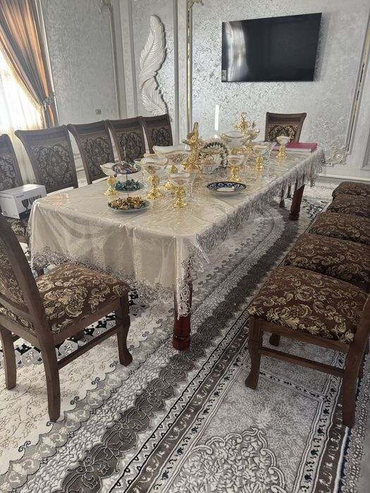 Обеденный стол со стульями (12 шт) в классическом стиле