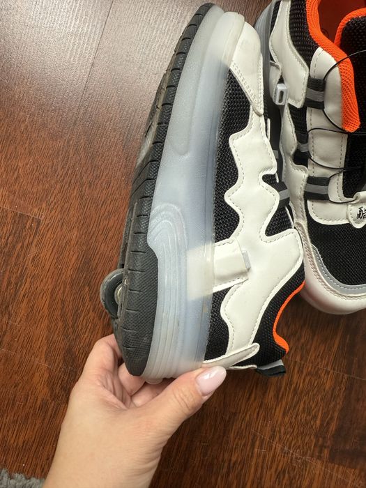 Продам кроссовки роллики