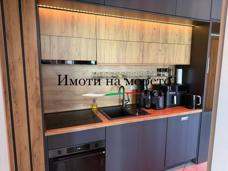 Луксозно обзаведен двустаен с изглед море на първа линия, Свети Влас