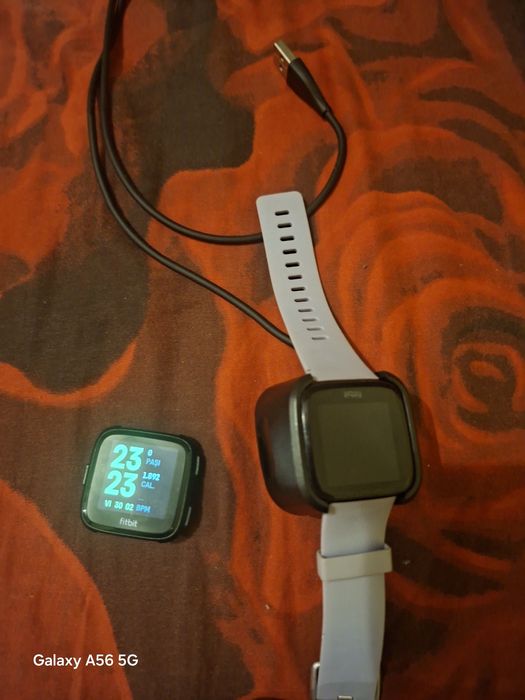 Vand ceas fitbit versa