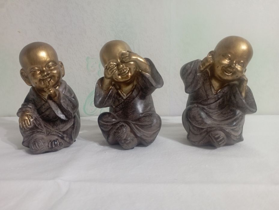 Статуэтки Будды.