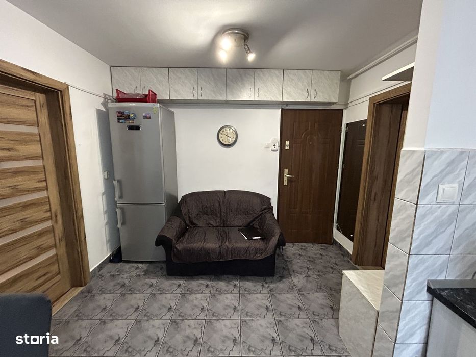 Inchiriez apart.3 cam.central,in spate la BCR,modern,centrala proprie