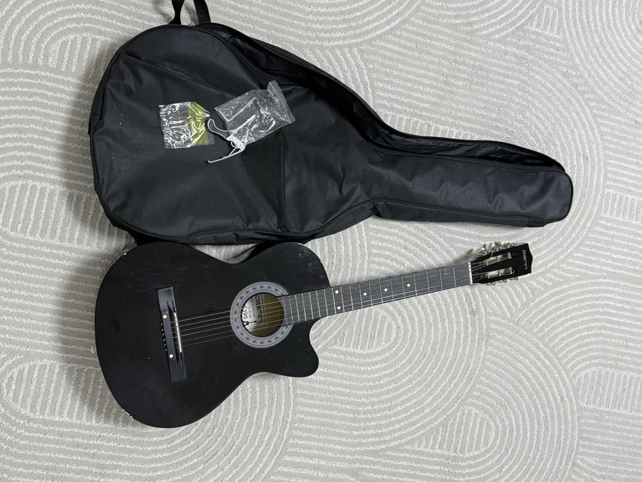Гитара акустическая