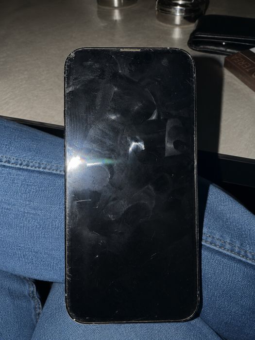 Iphone 13 pro със счупен гръб