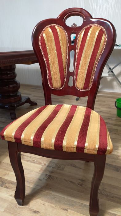 Стол со стульями  из натурального дерева